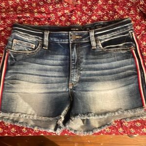 Miss Me Woman’s Shorts. Med-rise Denim